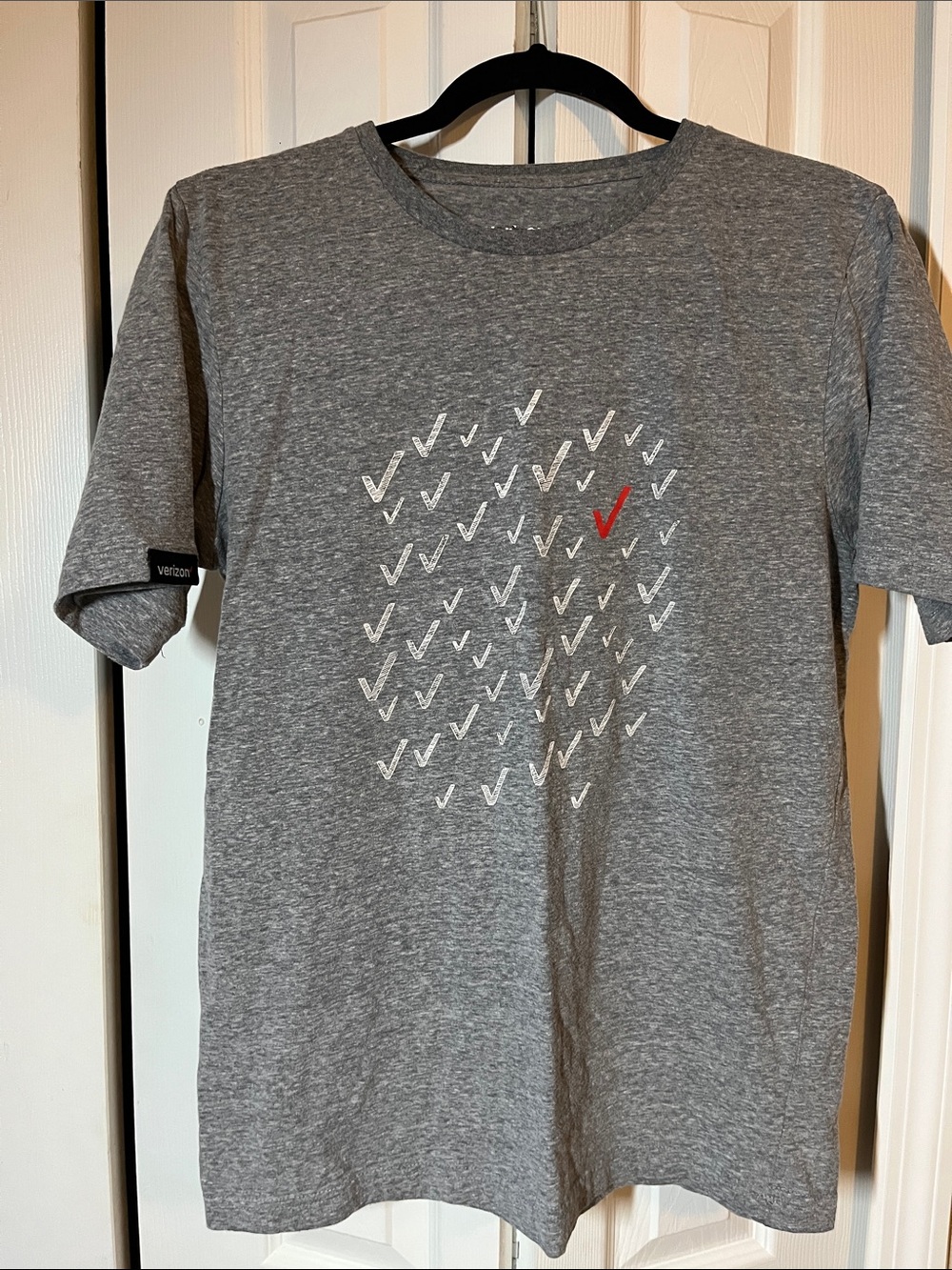 Verizon grey employee t-shirt size Medium